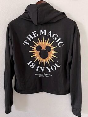 Disney Cropped Hoodie Pullover The Magic Is In You Black Women’s Size Medium ☀️